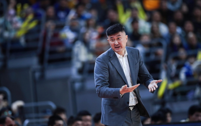 开云体育官网-广东宏远全力出击！主场迎战新疆男篮，杜锋拒绝输球，央视直播